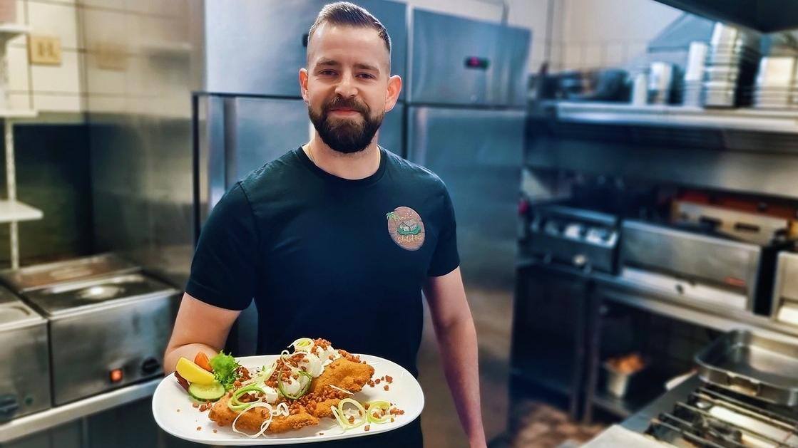 Blick in die Küche der Schnitzel-Hütte